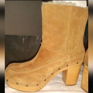 Size 11. UGG KOURI WOMEN BOOTS SUEDE CHESTNUT